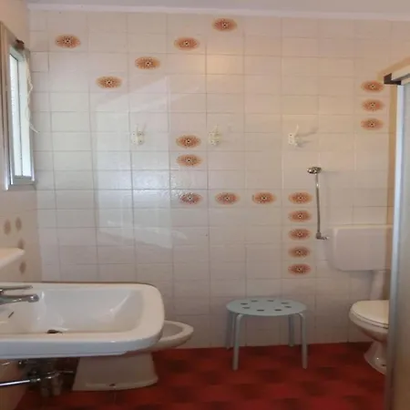 In A Quiet Area Next To The Sea * ביביונה