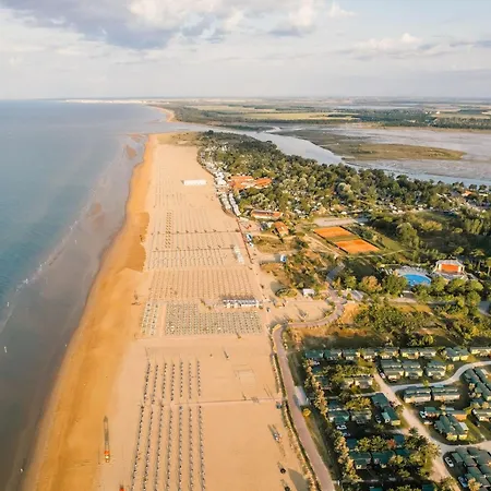 Апартаменты In A Quiet Area Next To The Sea *